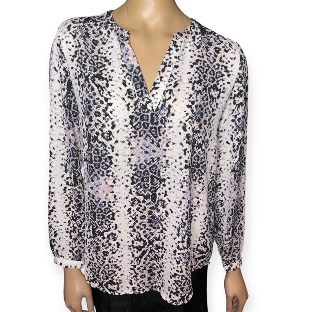 Adrianna Papell women’s Animal Print V-neck business casual Blouse Top size M